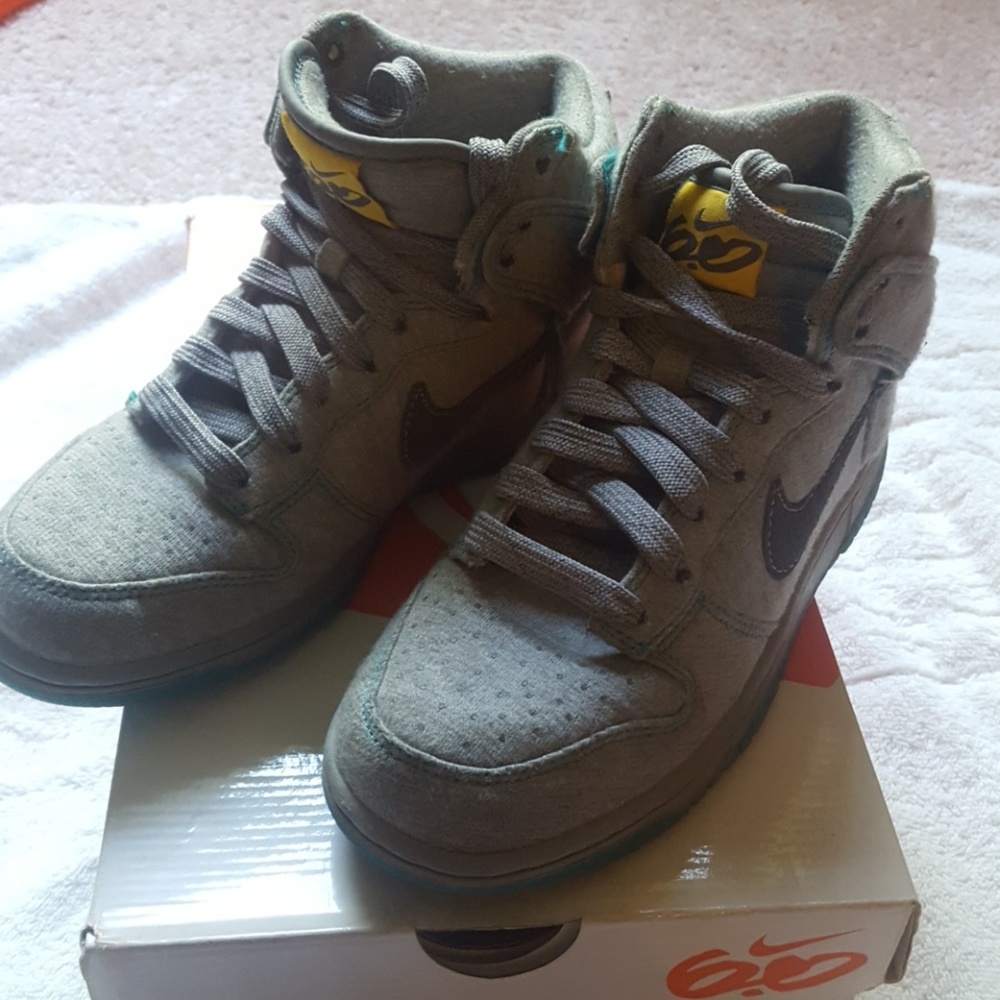 Shoes - Picture 2 of 8
